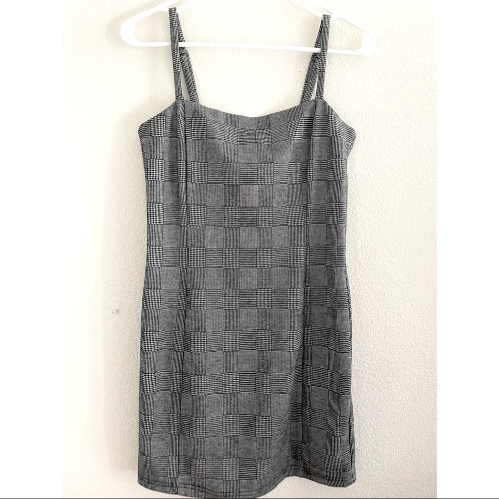 🌸3/$25🌸 Grey Gingham Style Dress